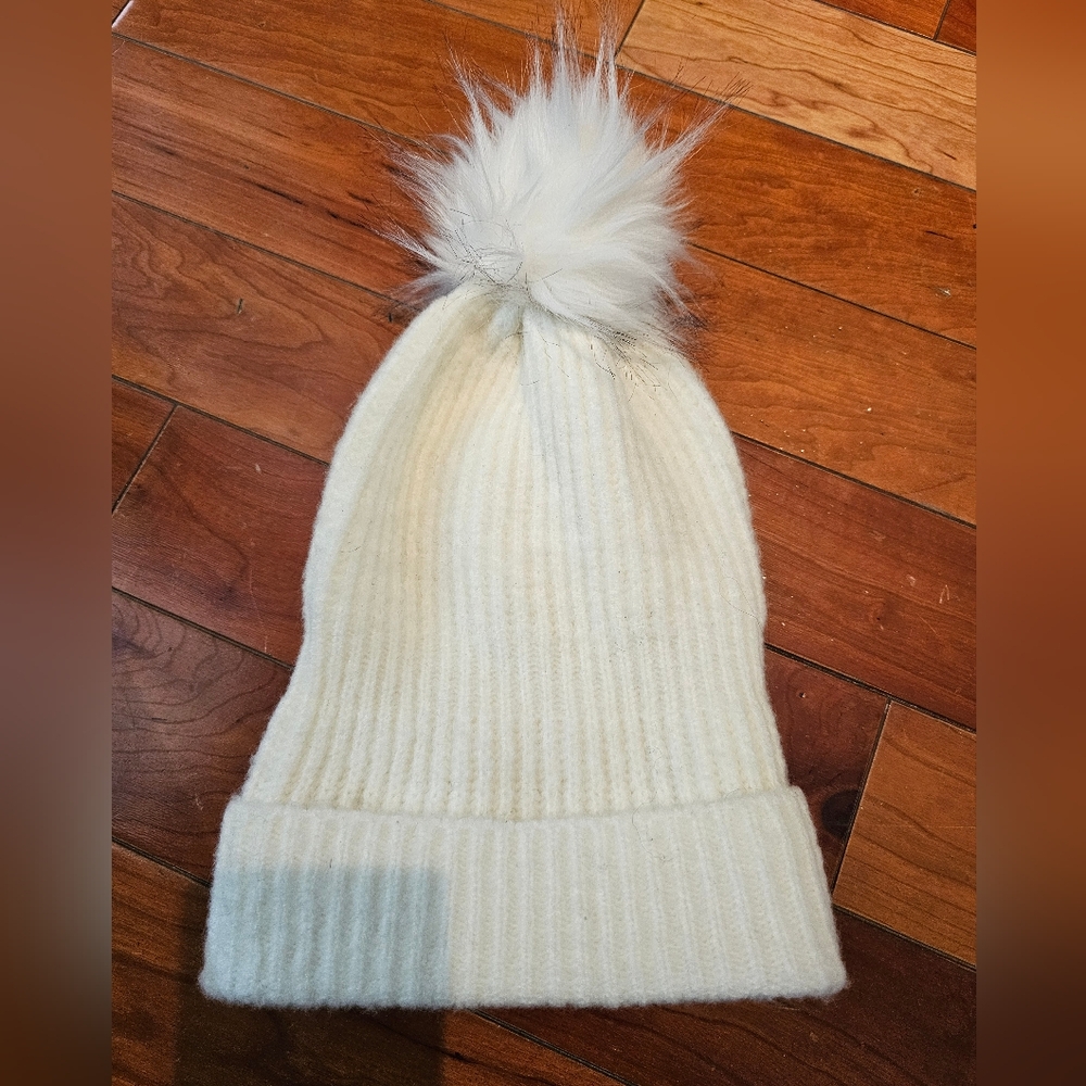 White knit hat - Picture 2 of 4